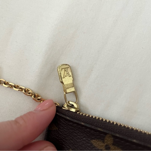 Louis Vuitton Key Pouch - Picture 7 of 9